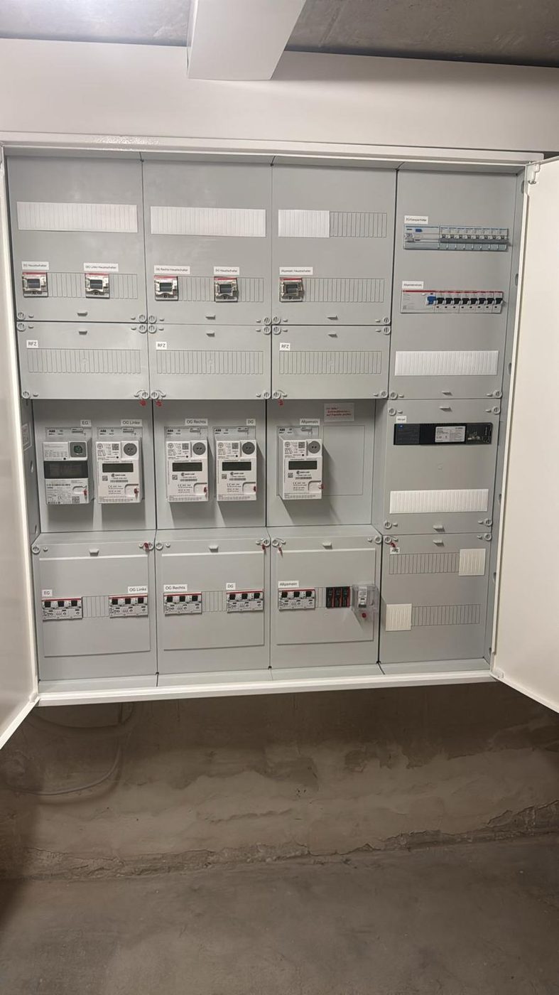 Großer Zählerschrank für mehrere Wohneinheiten